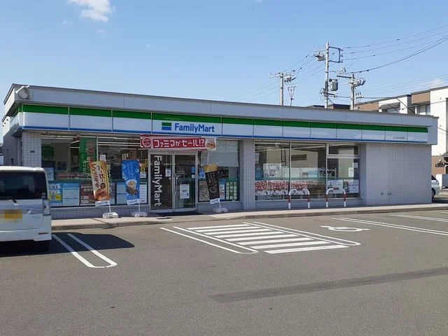 ファミリーマート住吉店まで350m