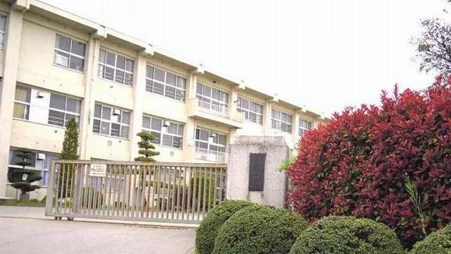 笛吹市立石和中学校まで2000m