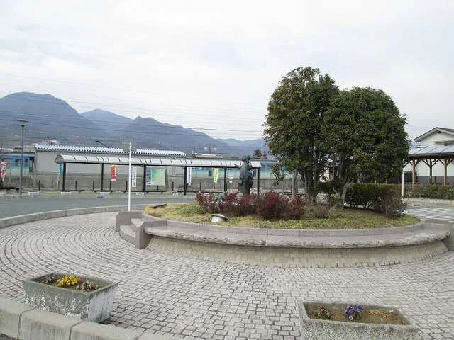 ＪＲ中央本線春日居町駅まで700m