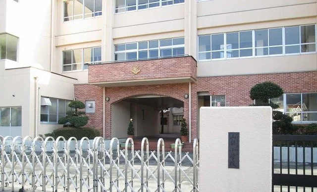 山梨市立山梨小学校まで1000m