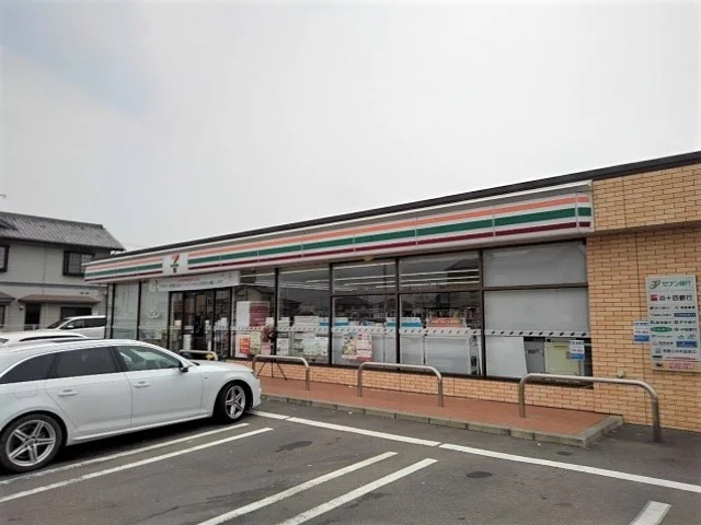 セブンイレブン観音寺三本松町店まで200m