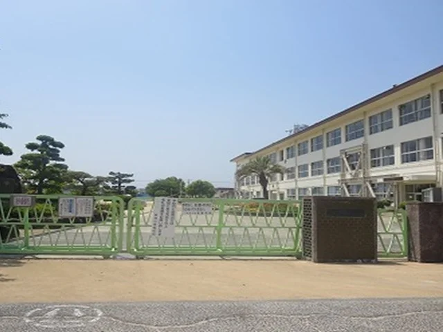 中州小学校まで1000m