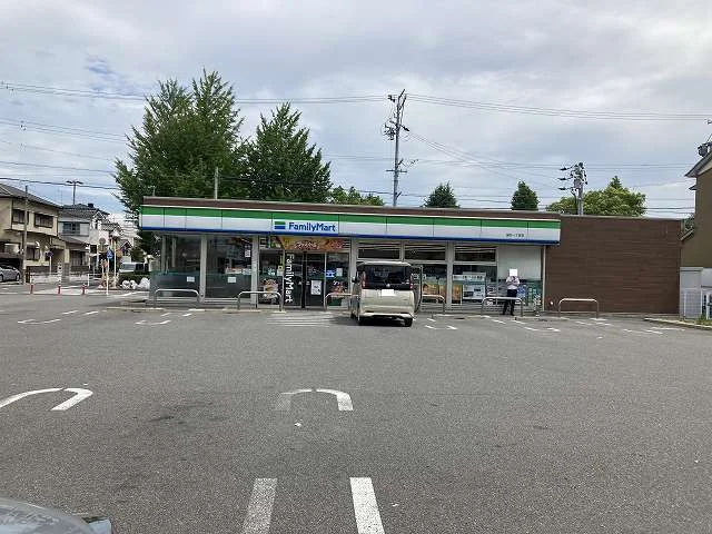 ファミリーマートまで150m