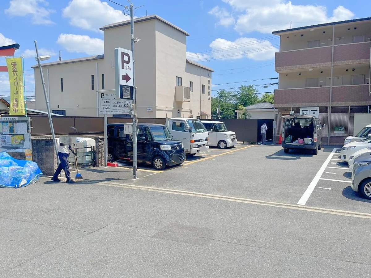 最寄りのコインパーキングまで徒歩３分です🚗