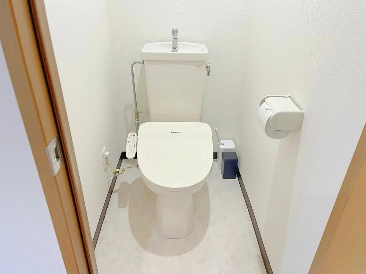 トイレには温水洗浄便座が付いています🚾