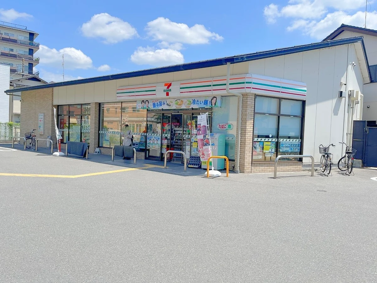 コンビニまで徒歩８分です♪