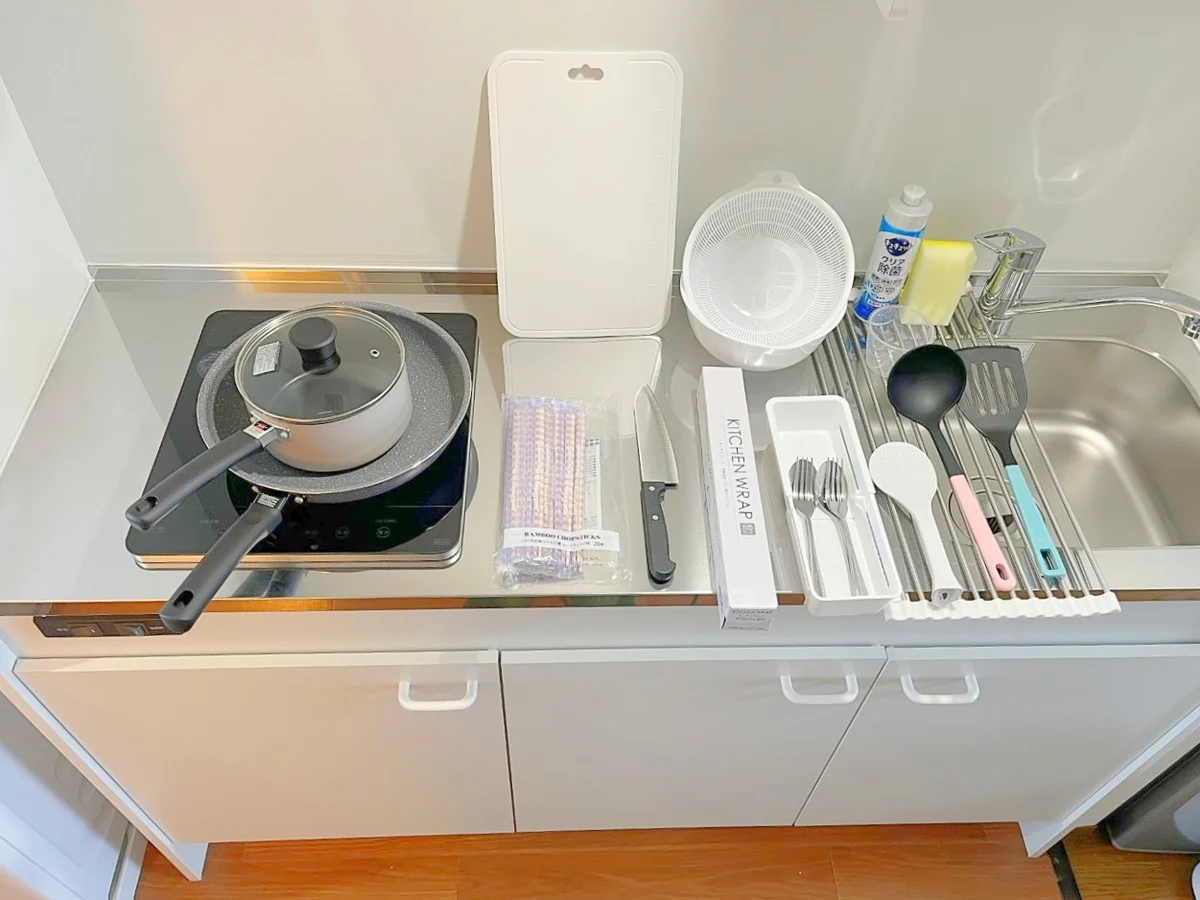 フライパンや鍋など調理器具をご用意しています！消耗品は無くなるまでご利用いただけます🥢