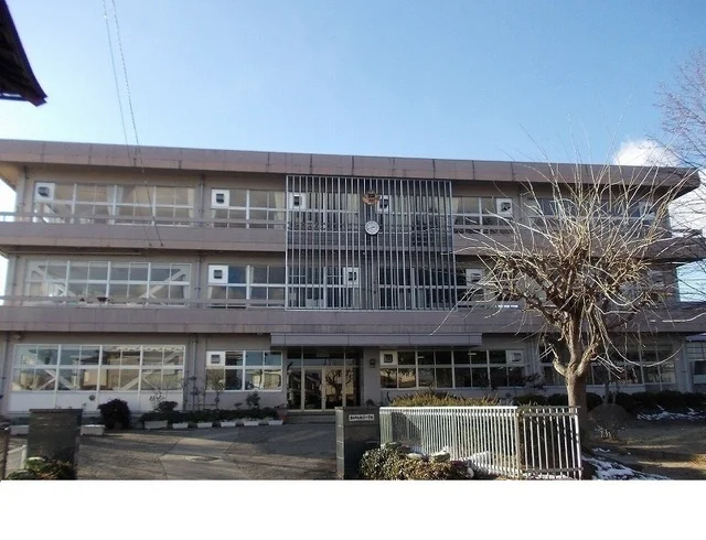 醸芳小学校まで700m