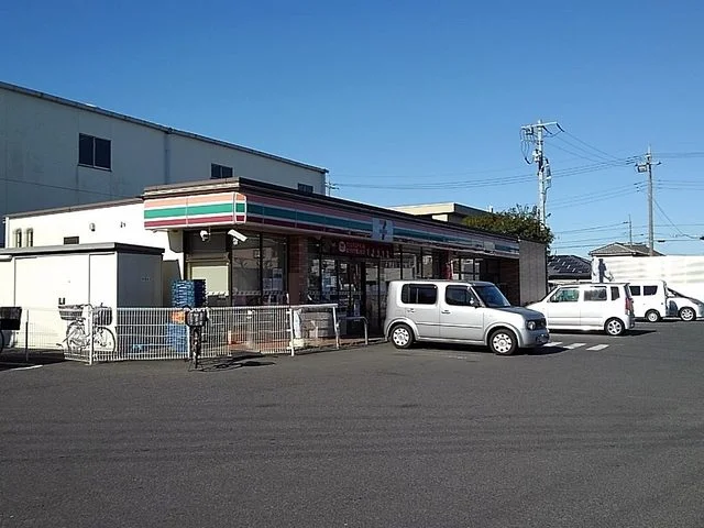 セブンイレブン八潮緑町３丁目店まで270m