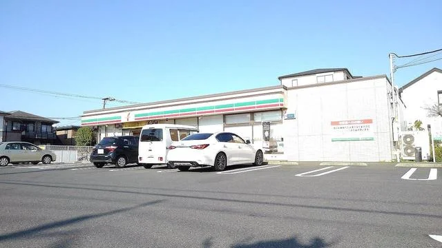 セブンイレブンまで900m