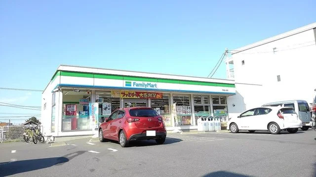 ファミリーマートまで1100m