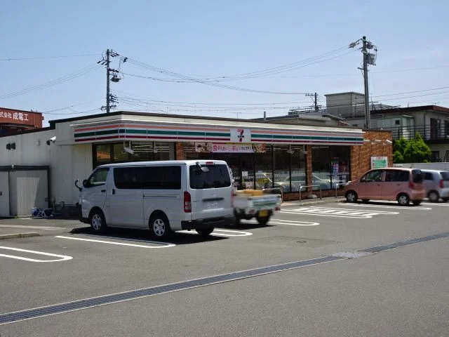 セブンイレブン　藤岡５丁目店まで600m