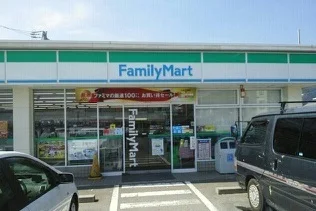 ファミリーマートまで750m