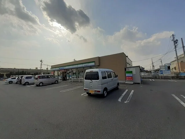 ファミリーマート 岡崎大門駅前まで250m