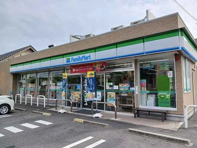 ファミリーマートまで450m