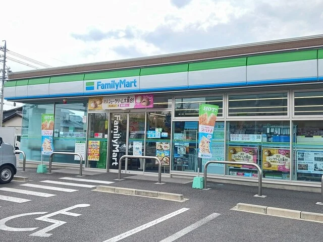 ファミリーマート　扶桑高雄店まで323m