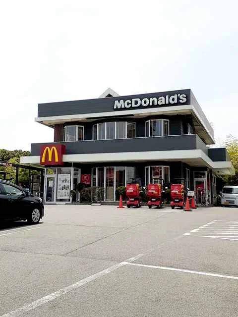 マクドナルドまで545m