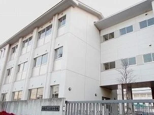白浜小学校まで970m