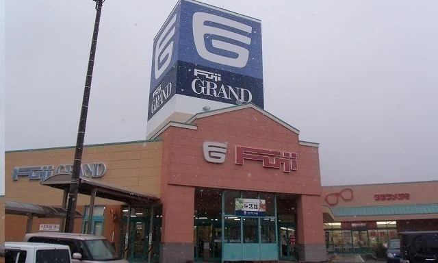 フジグラン十川店さんまで1100m