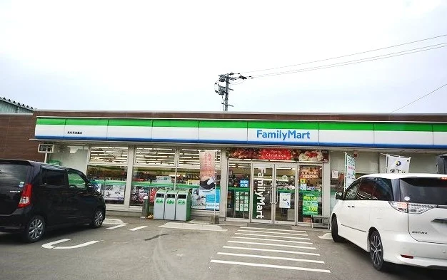 ファミリーマート筑前原地蔵店まで650m