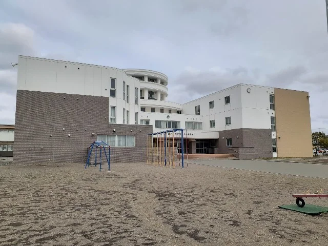 ウトナイ小学校まで1800m