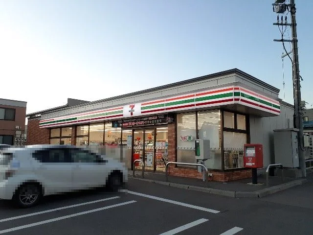 セブンイレブン苫小牧末広店まで300m
