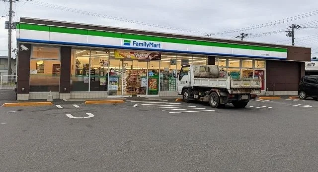 ファミリーマートサカモト高柳店まで400m