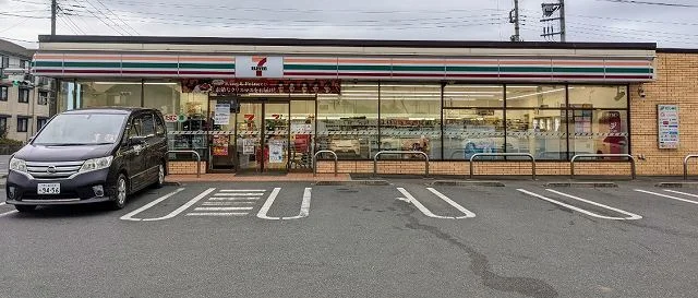 セブンイレブン木更津高柳南店まで180m