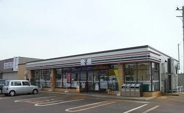 セブンイレブン燕井土巻店まで484m