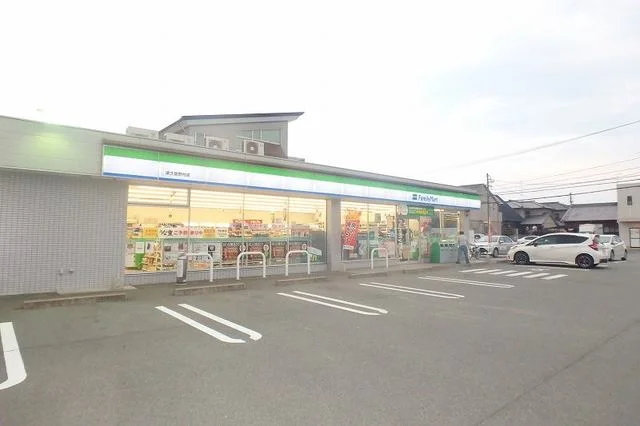 ファミリーマートまで550m