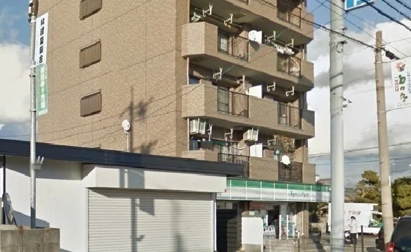 ファミリーマートまで300m