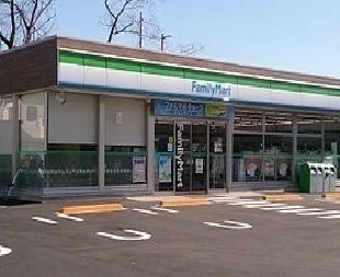 ファミリーマートまで850m