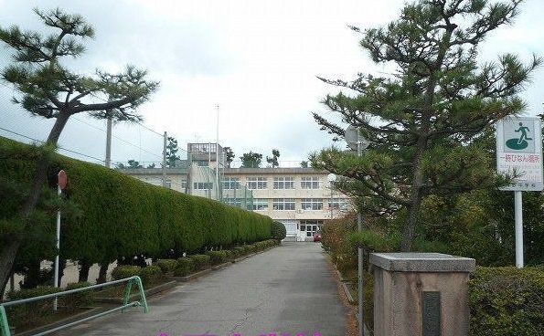 内野中学校まで2500m