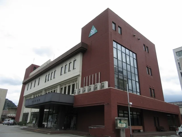 養父市役所まで550m