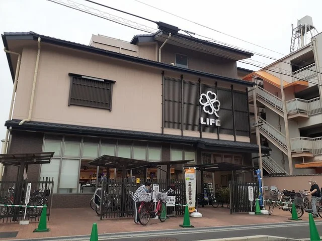 ライフ　智恵光院店まで280m
