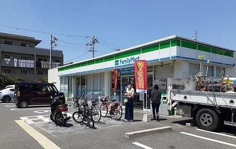 ファミリーマート様まで400m