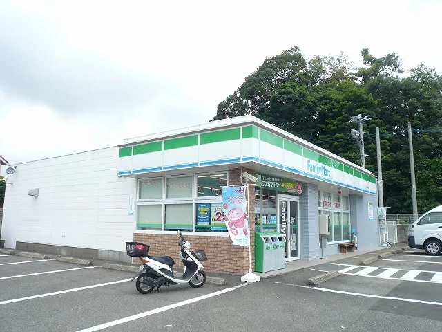 ファミリーマート川南中央店まで450m