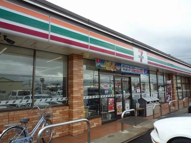 セブンイレブン上越三田店まで900m