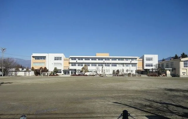 東雲小学校まで500m