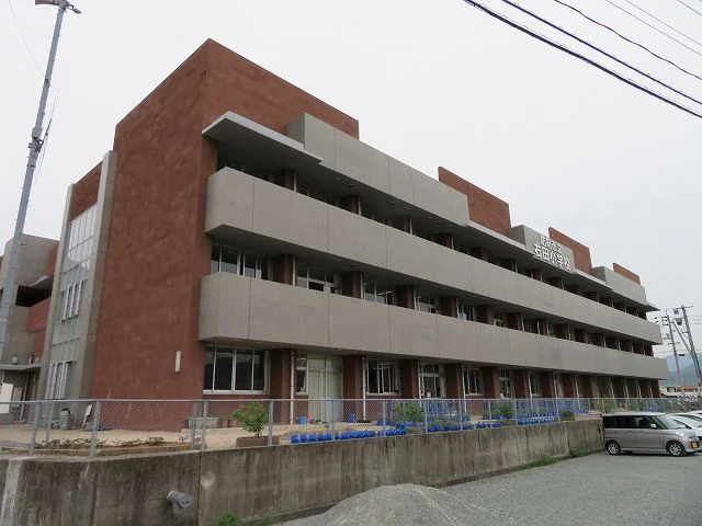防府市立右田小学校まで350m