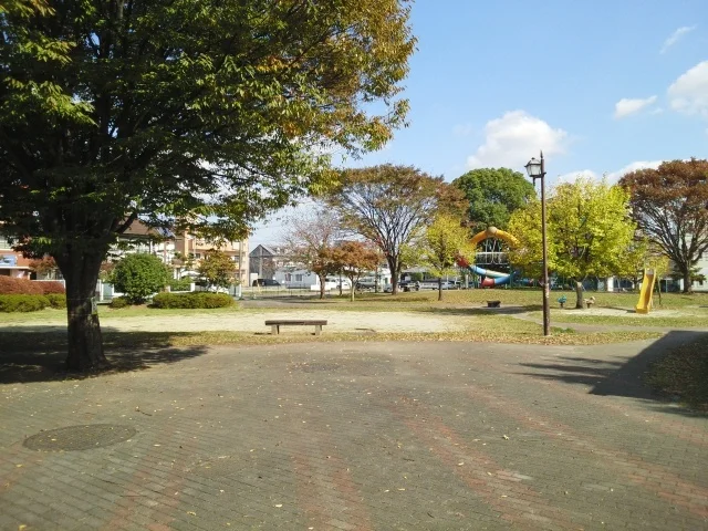 八王寺中央公園まで700m