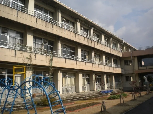 貞光小学校まで750m