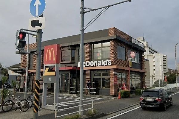 マクドナルドまで600m