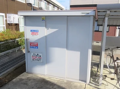 敷地内にゴミ庫が設置されておりゴミ捨てに便利です