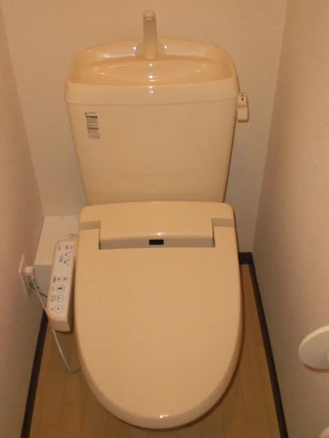 温水洗浄便座付きトイレ