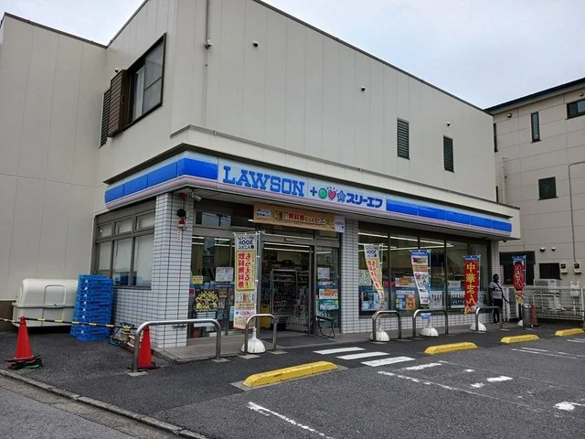 ローソンまで587m