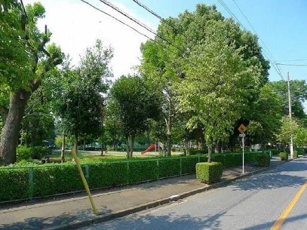 高根中央公園まで550m