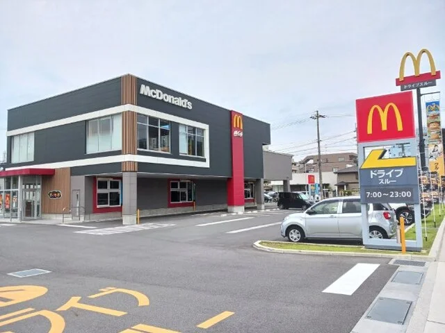 マクドナルドまで750m