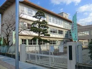 城陽小学校まで1100m
