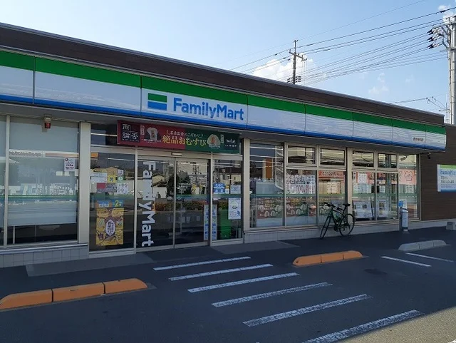 ファミリーマートさんまで400m